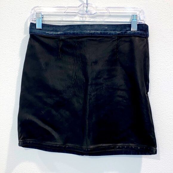 Guess Premium Euro Wash Denim Vegan Leather Mini Skirt NWT MSRP $118 Size 26 - Picture 1 of 10